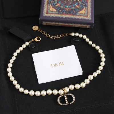 Dior迪奧 CD 珍珠項鍊 材質:優質黃銅 進口鑽 特別制定人造珍珠 工藝:代購級別手工 刻標全齊 復古電鍍工藝