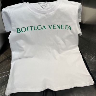 BV Bottega Veneta 2022早春新款，字母印花簡單又百搭，白撞綠顏色超級清新，SML