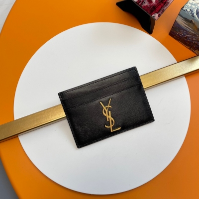 Yves Saint Laurent YSL 聖羅蘭 原單 牙籤紋 MONOGRAM SAINT LAURENT卡包，飾以金屬聯結YSL標誌和MATELASSé縫線。SLP 卡片夾 信用夾金屬互扣式YSL標準，提花凸紋縫線裝飾，金色五金，個