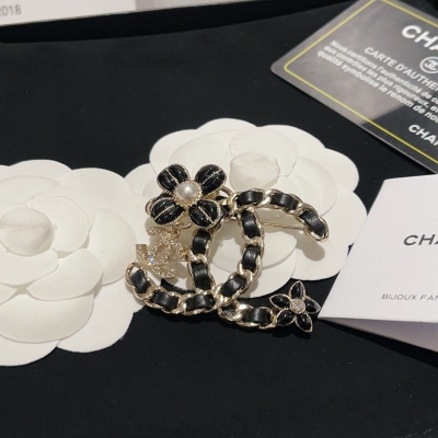 Chanel香奈兒 2022k秋冬新品 黑雛菊白珠系列 胸針 俏皮時尚潮流單品