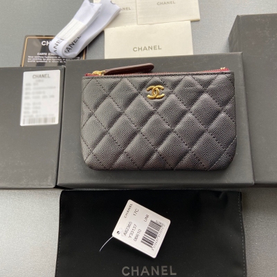 Chanel香奈兒 小香進口義大利顆粒小牛皮 貨號:A82365 尺寸:w15×8.5cm 顏色:黑色細紋金鋼嘜