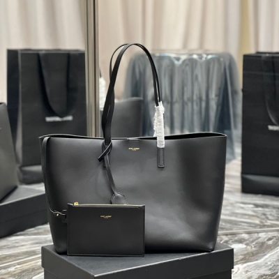 Yves Saint Laurent YSL 聖羅蘭 SLP shopping tote bag 購物袋 非常簡約性冷淡風的一個系列，進口南非牛皮，內裡配有一個手拿袋，可拆卸，它的特點就是容量大而且輕，搭配一個金屬小logo，精緻極了！尺寸