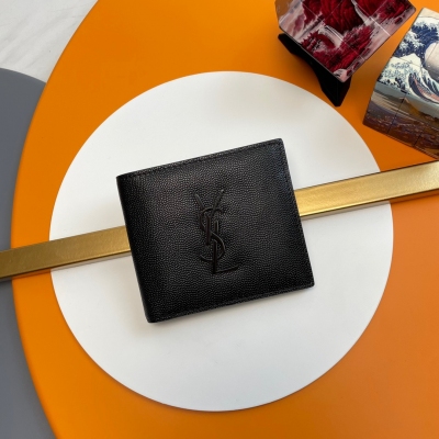Yves Saint Laurent YSL 聖羅蘭 原單453276 配全套專櫃最新包裝MONOGRAM對折錢包，飾以金屬YSL字母標誌。內部：兩個紙幣隔層、八個卡片槽和兩個票據隔層尺寸：11*9.5*2.5