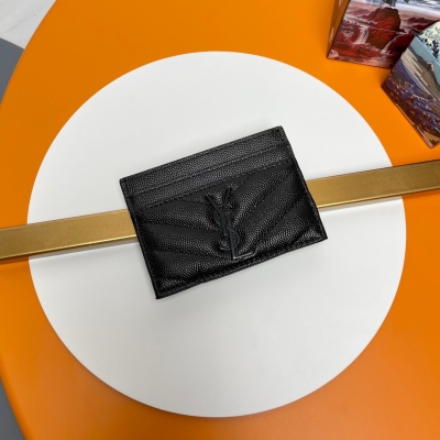 Yves Saint Laurent YSL 聖羅蘭 原單 MONOGRAM SAINT LAURENT卡包，飾以金屬聯結YSL標誌和MATELASSé縫線。SLP 卡片夾 信用夾金屬互扣式YSL標準，提花凸紋縫線裝飾，金色五金，個卡位隔層