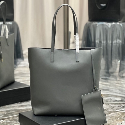 Yves Saint Laurent YSL 聖羅蘭 shopping tote bag 豎款購物袋 非常簡約性冷淡風的一個系列，進口南非牛皮，內裡配有一個手拿袋，可拆卸，它的特點就是容量大而且輕，搭配一個金屬小logo，精緻極了！型號：6