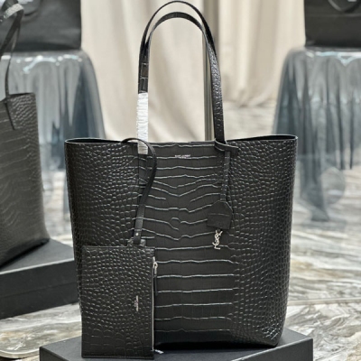 Yves Saint Laurent YSL 聖羅蘭 shopping tote bag 豎款購物袋 非常簡約性冷淡風的一個系列，進口皮，內裡配有一個手拿袋，可拆卸，它的特點就是容量大而且輕，搭配一個金屬小logo，精緻極了！