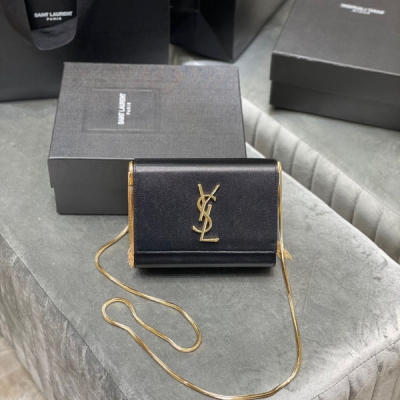 Yves Saint Laurent YSL 聖羅蘭 原廠皮 box 專櫃最新KATE BOX BAG到貨！Kate手袋系列再次升級改版，推出全新 BOX 盒型設計，一個集萬千寵愛於一身小巧精緻又實用的小盒子！近年來各大品牌輪番上陣的box