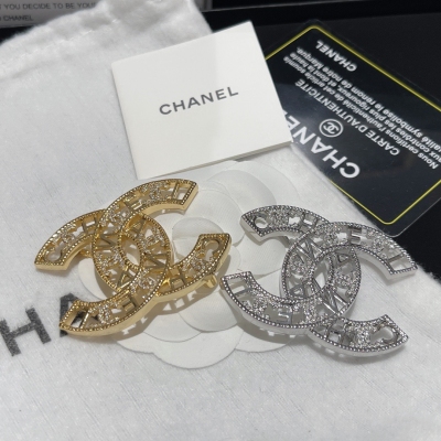 Chanel香奈兒 2022水鑽鏤空雙c胸針 經典百搭單品