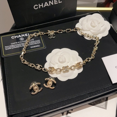Chanel香奈兒 淺金logo首飾 HCE159 LOGO書包扣光金耳釘 logo鏈條choker 個性時尚潮流單品