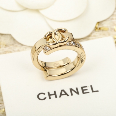 Chanel香奈兒 雙c戒指，正品全部被搶光了，正品跟我們家出品一樣的黃銅材質，可以說是一模一樣正品，又給你們省錢了哈也歡迎全網對比，只與正品對比，進出專櫃毫無壓力 Size6-7-8