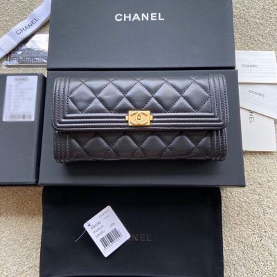 Chanel香奈兒 小香進口義大利羊皮 貨號:A80286 尺寸:w19×h10.5×d3cm 顏色:黑色羊皮金嘜