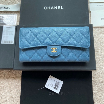Chanel香奈兒 小香進口義大利顆粒小牛皮 貨號:A80758 尺寸:w19×h10.5×3cm 顏色:藍色細球紋皮金色鋼嘜