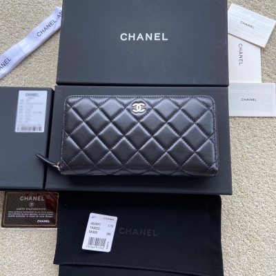 Chanel香奈兒 小香進口義大利小羊皮 貨號:A50097 尺寸:w19.5×h10.5×d2cm 顏色：黑色小羊皮銀色鋼嘜