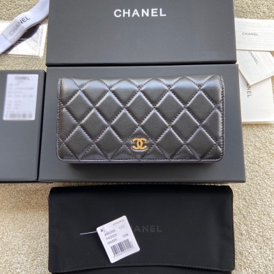 Chanel香奈兒 小香進口義大利羊皮 貨號:A80285 尺寸:w18.5×h10×2.5cm 顏色:黑色羊皮金色鋼嘜