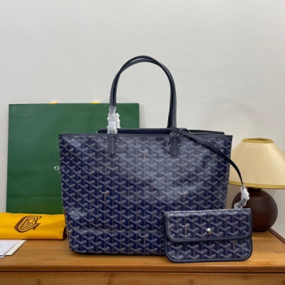 Goyard（戈雅)榮幸新推出Isablle包，此款包外觀像似兩個saint Louis托特包背靠著連在一起，擁有兩個獨立寬敞的空間，包身中間隱藏了小牛皮的按扣口袋，內含Goyard標誌性可拆卸內袋，對物品存放添加了份保障，無論是日常出行還