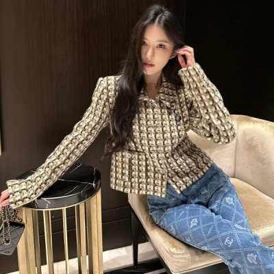 Chanel香奈兒 2023fw 翻領編織外套俏皮可愛的名媛氣質 編織的軟尼格子精緻有層次感 簡直不要太洋氣！雙層內裡工藝沒得說 這種基礎的版型誰穿誰好看 SML