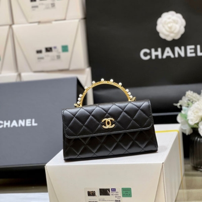 Chanel香奈兒 2023B 秋冬預告系列 本季最火的鑽石手柄Kelly包 23B店裡的大爆款，非常經典 真的非常難買，代購都要溢價！手柄又帶珍珠又帶鑽石，真的超好看！非常好搭配！一定要買 獨家原廠正品方框小羊皮 小號3513（豎款）尺寸