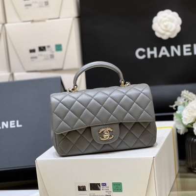 Chanel香奈兒 至尊版本 純原廠手柄cf mini 經典之cf mini handle 2023新版本是配香檳色五金 石墨灰 經典中的天花板，超實用耐看 皮料：歐洲原廠方框正品羊皮 五金：義大利進口24k鍍厚金五金 貨源稀少，經常容易斷