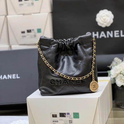 Chanel香奈兒 2024k垃圾袋 正品開發，無色差 黑色魚子醬皮配槍色五金，簡直絕配 Mini正品購入 獨家原廠牛皮 本季最火最值得入手的系列，它的名字叫22 bag，小香凡是以數字命名的都必火爆 也一定會成為經典 超級時尚和大氣，非常