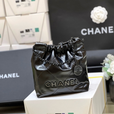 Chanel香奈兒 2024S 春夏系列 大爆款 mini 22 bag 作為全球搶購的大爆款！無疑又是溢價款！非常難買！這只mini 22真的是太好看了 上身太好搭配了，容量也超級大 手拎斜挎都可以 經典耐看 獨家原廠方框油臘牛皮 尺寸1