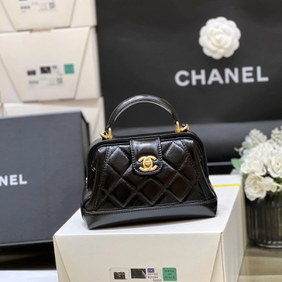 Chanel香奈兒 2024A 高級手工坊系列 本季最火爆款醫生包 正品購入開發 Chanel 2024A Doctor bag 萬眾矚目，終於買到啦，大號實物一點也不大哦！容量也可以 這麼火是有道理的，確實經典耐看 超級推薦原廠正品Bod