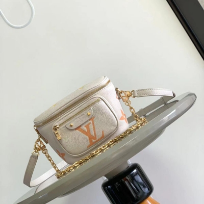 LV路易威登 M82208 M82347 本款 Mini Bumbag 手袋來自 LV Gradient 系列，為 Monogram Empreinte 皮革的 Monogram 壓紋渲染漸變盛夏色彩。潮流構型