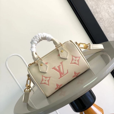 LV路易威登 M81625 M81457 本款 Nano Speedy 手袋取材 Monogram Empreinte 壓紋皮革，濃縮 Speedy 手袋的經典構型，並經過專業工藝呈現浪漫星空般的盈盈微光，宣示