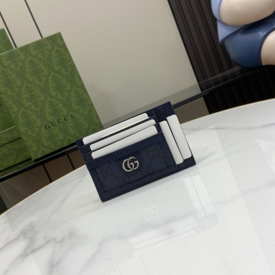 GUCCI古馳 Ophidia系列卡包，GG標識由在1930年代出現的Gucci鑽石菱格紋演化而來，並從此成為Gucci的傳統精髓。這款全新Ophidia系列卡包就在藍色和黑色材質上運用了這一頗具辨識度的圖案。雙G配件令整款造型更添魅力，藍
