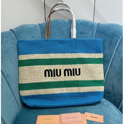Miu Miu 進口拉菲草編拼綿線編織托特包，市場唯一對版品質，正面標誌性MiuMiu刺繡，棉布裡內，超輕，容量超大，出遊必備，一年四季都適用，實物超級無敵美，尺寸：40X34X16CM。
