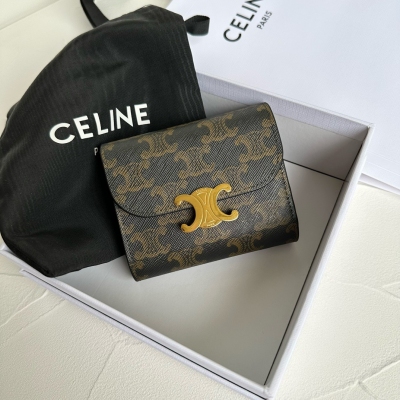 Celine TRIOMPHE 小號標誌印花錢包 尺寸：10.5 × 8.5× 4釐米 型號：100782