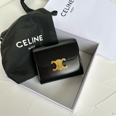 Celine TRIOMPHE小號亮澤牛皮革錢包 尺寸：10.5 × 8.5× 4釐米 型號：100782