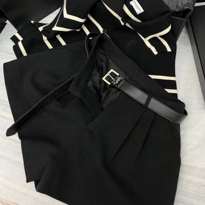 YSL聖羅蘭Yves Saint Laurent SLP 2023s 長腿伴侶A字短褲配腰帶哦性價比超高 精選西裝面料有一定厚度 立體剪裁改上身巨顯瘦 極簡穿搭的top單品 有內裡哦舒適感極佳SML