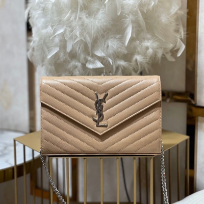 YSL聖羅蘭Yves Saint Laurent MONOGRAM WOC 魚子醬紋路原廠皮版本信封包.超級實用的一款小包，最經典的款式，升級最高級的版本，100%原廠牛皮配上精細手工製作；定制金屬YSLlogo彰顯個性；翻蓋設計確保使