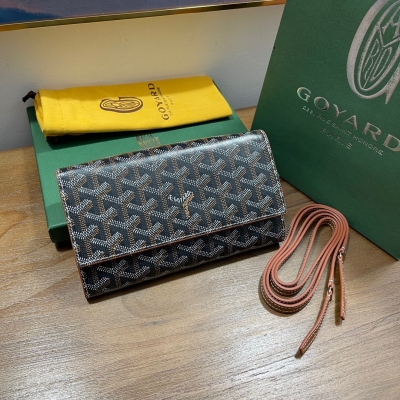 Goyard戈雅 新款上市varenne兩折小挎包，出街必備單品，配有可拆卸牛皮肩帶，風格多變，即可斜跨，又能拆卸肩帶當錢包使用，內含12個卡位元，容量大，輕鬆放下兩部手機，男女皆可，現貨11個顏色，尺寸:長19.5 高11cm