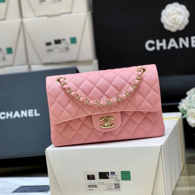 Chanel香奈兒 2023至尊版本 純原廠CF 新粉色 新出的新粉色，實物超級超級美 獨家歐洲原廠正品haas荔枝皮 24k鍍厚金香檳色正品五金 這種顏色幾年都不會到一次，非常珍貴，數量極少，只夠做23和25cm兩個尺寸 1113，23c