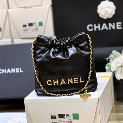 Chanel香奈兒 2024S 春夏系列 大爆款 mini 22 bag 作為全球搶購的大爆款！無疑又是溢價款！非常難買！這只mini 22真的是太好看了 上身太好搭配了，容量也超級大 手拎斜挎都可以 經典耐看 獨家原廠方框油臘牛皮 尺寸1