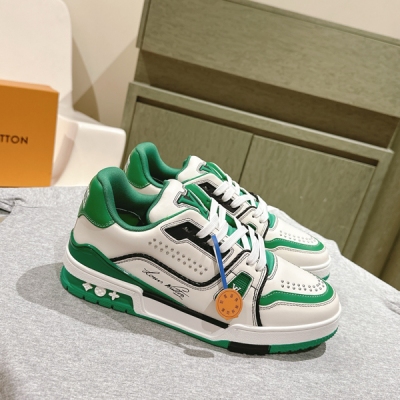 LV路易威登 新款Trainer系列情侶款籃球鞋，新色超級難買、專櫃分分鐘斷貨。每個配色都超火 值得入手！鞋面原版開發粒面小牛皮，原版開模TPU大底、質感原版一致，請認准我家品質，請注意區分市面通貨材料，情侶款