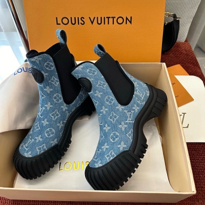 LV路易威登 秋冬新款厚底大頭登山鞋短靴，經典 Monogram 帆布鞋身結合光滑牛皮革鞋舌及鞋領，搭配科技鞋帶。面料經典老花布跟牛皮面，牛皮內裡，原版TPU開模大底，size：35-40(40定制）