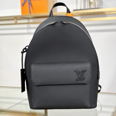 LV路易威登 特級MB晶片版原廠皮 TAKEOFF 雙肩包 型號：M57079 材料：A級全鋼五金，進口原廠面料 包裝：全套原廠免稅MB包裝 尺寸：43x30x14cm