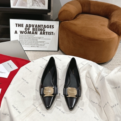 Salvatore Ferragamo 菲拉格慕 2024AW 早春新品蝴蝶結單鞋，優雅永遠不過時芭蕾舞鞋，柔軟舒適，好穿又好看！鞋面定制進口小羊皮，內裡定制綿羊皮，原版進口真皮大底，跟高4.5cm，Size：35-39（40定制）