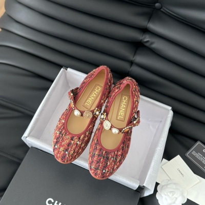Chanel香奈兒 2024新款走秀款手工坊瑪麗珍芭蕾舞鞋，好驚豔 版型太乖了！不穿平底鞋的我都抵擋不佳誘惑！質感超棒又百搭，鞋面小羊皮材質/粗花呢面料兩種選擇，內裡墊腳羊皮，真皮大底，Size：35-39（40定做）布面