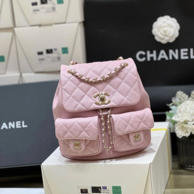 Chanel香奈兒 至尊版本 純原廠 經典萬年款duma青蛙雙背包 24A新版本 新粉色超漂亮 經典中的天花板，超實用耐看 皮料：歐洲原廠正品haas荔枝牛皮 五金：義大利進口24k鍍厚金香檳色五金 貨源稀少，經常容易斷貨，推薦 16.5*