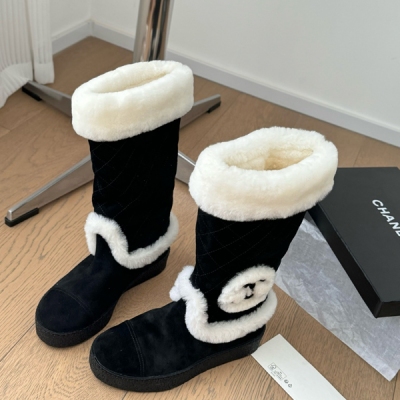 Chanel香奈兒 2024K新款雪地靴 秋冬暖心推薦 高品質認准我家實拍 穿膩了毫無特色的ugg 不妨來買這款，超級仙女的一款，內裡隆豐羊皮毛一體，不計成本選用澳洲皮毛一體羔羊毛這種羊毛非常柔軟保暖，毛質整齊，密度均勻偏厚，穿上去捨不得脫