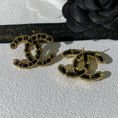 Chanel香奈兒 2024B 新款分享 人間富貴花 貴氣又精緻 每片花瓣都散發著栩栩如生的氣息 戴上就是人美心善的富貴花 設計感滿分 襯托氣質的秘訣
