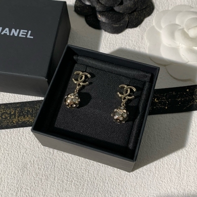 Chanel香奈兒 2024B 新款分享 新鏤空大雙C LOGO設計 質感超贊適配度高存在感極強 豔麗不張揚 原版黃銅材質