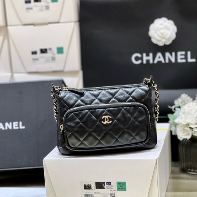 Chanel香奈兒 2025C 早春系列 Cruise相機包 黑金太太太好看了吧！一包多用 非常實用的一款相機包，可以單肩腋下背，也可以斜挎 容量更是可以放下幾部大手機 推薦！原廠正品方框羊皮 15*21*7.5cm