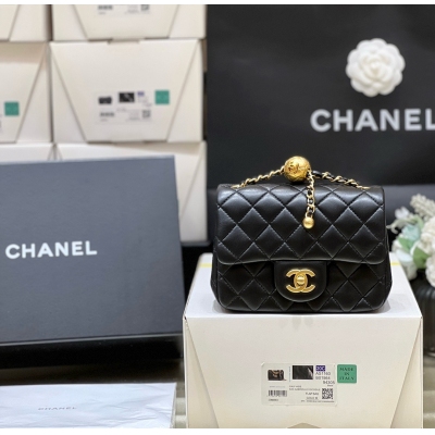 Chanel香奈兒 至尊版本 純原廠小金球 2025K 新做法，超級漂亮 新版本是定型做法，底部是加硬的 皮料：歐洲原廠方框正品羊皮 五金：義大利進口24k鍍厚金五金 貨源稀少，經常容易斷貨 整個包的手感與真品完美達成一致 方胖子17cm/