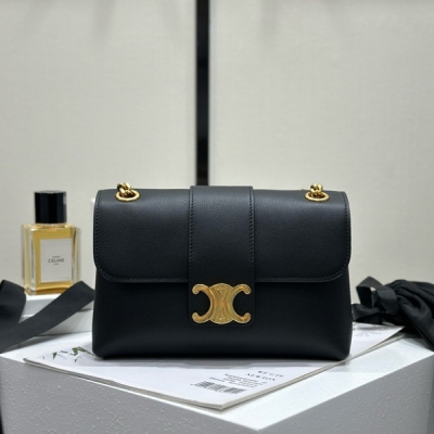 Celine TEEN VICTOIRE 小號杏色柔軟牛皮革手袋 牛皮革 羊皮襯裡 TRIOMPHE按扣開合 包身輕巧、鏈條設計單肩斜挎 四季百搭 簡約風格 很時髦 很實用 很好看 SIZE:23.5*14*8CM