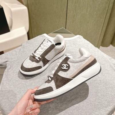 Chanel香奈兒 小香新款休閒板鞋，頂級品質，coco女孩們必入款！原版購入開發，經典鑽面運動鞋，好美！各種聚會派對閃閃發光！施華洛世奇鑽blingbling，持久明亮、璀璨、晶瑩透亮！鞋面原版定制牛皮+科技布面，內裡原版進口透氣網裡，原