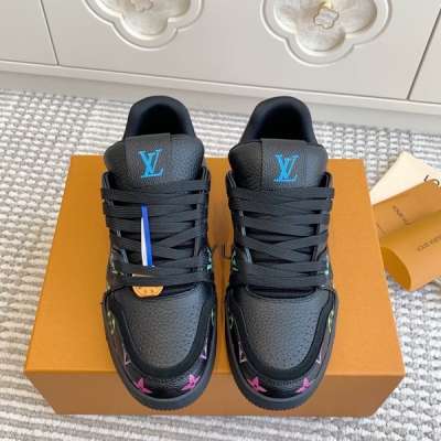 LV路易威登 男女同款 新色 trainer x tyler聯名系列男女情侶運動鞋 頂級品質 最火的trainer運動鞋 沒有之一、太少年感啦 不分男女 無性別穿搭必選 非常百搭萬能搭配！少年感的清爽乾淨分分鐘